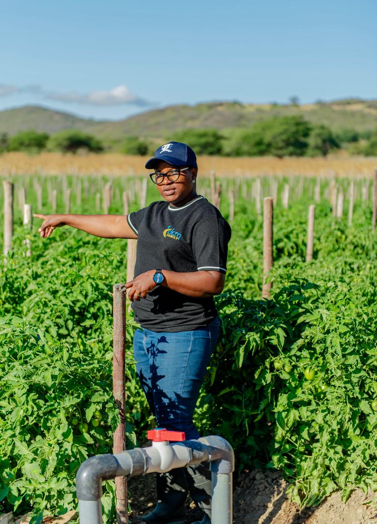 DCM Farm trainer explaining farming techniques to outgrower partner farmers
